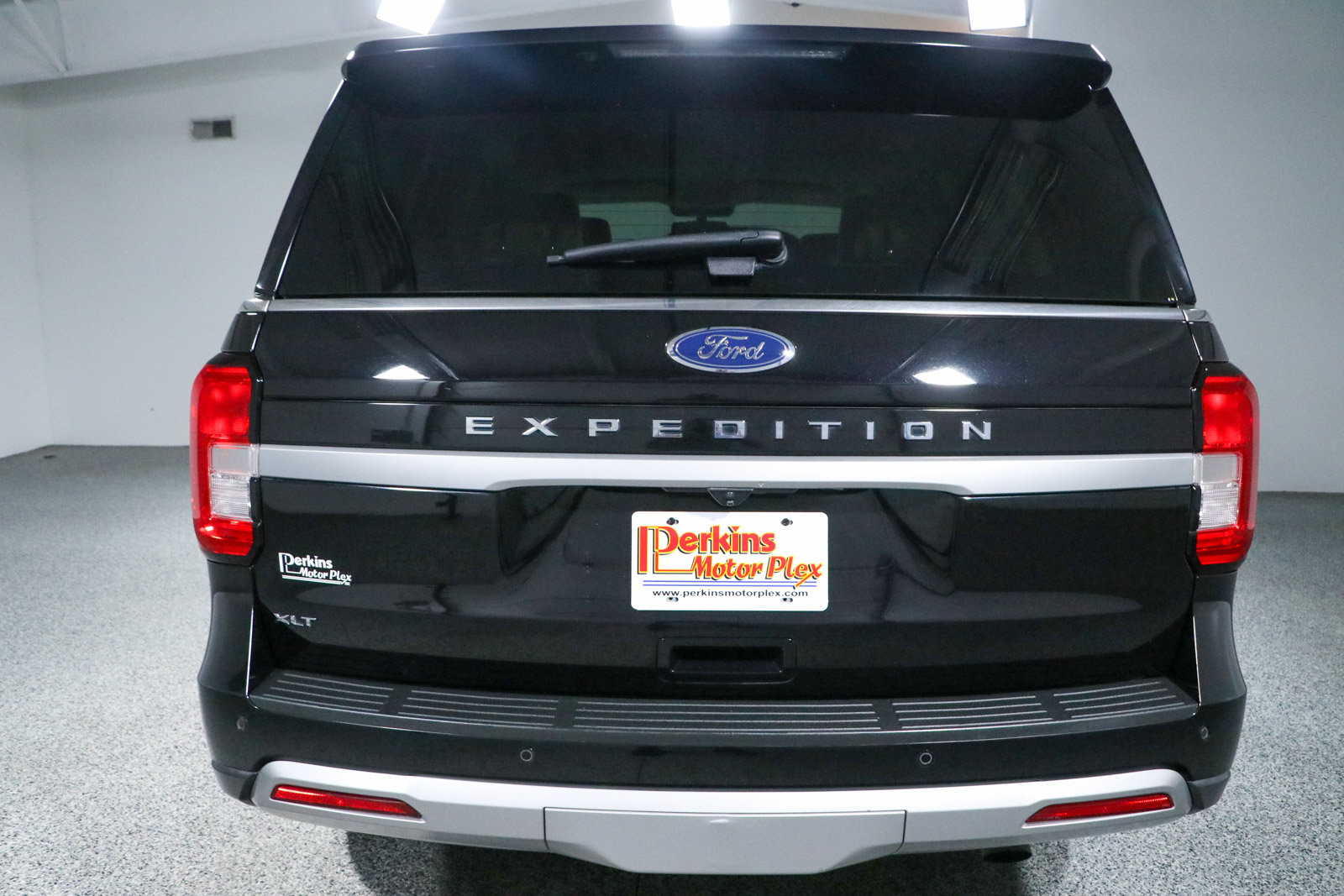 Used 2024 Ford Expedition XLT RWD image 8