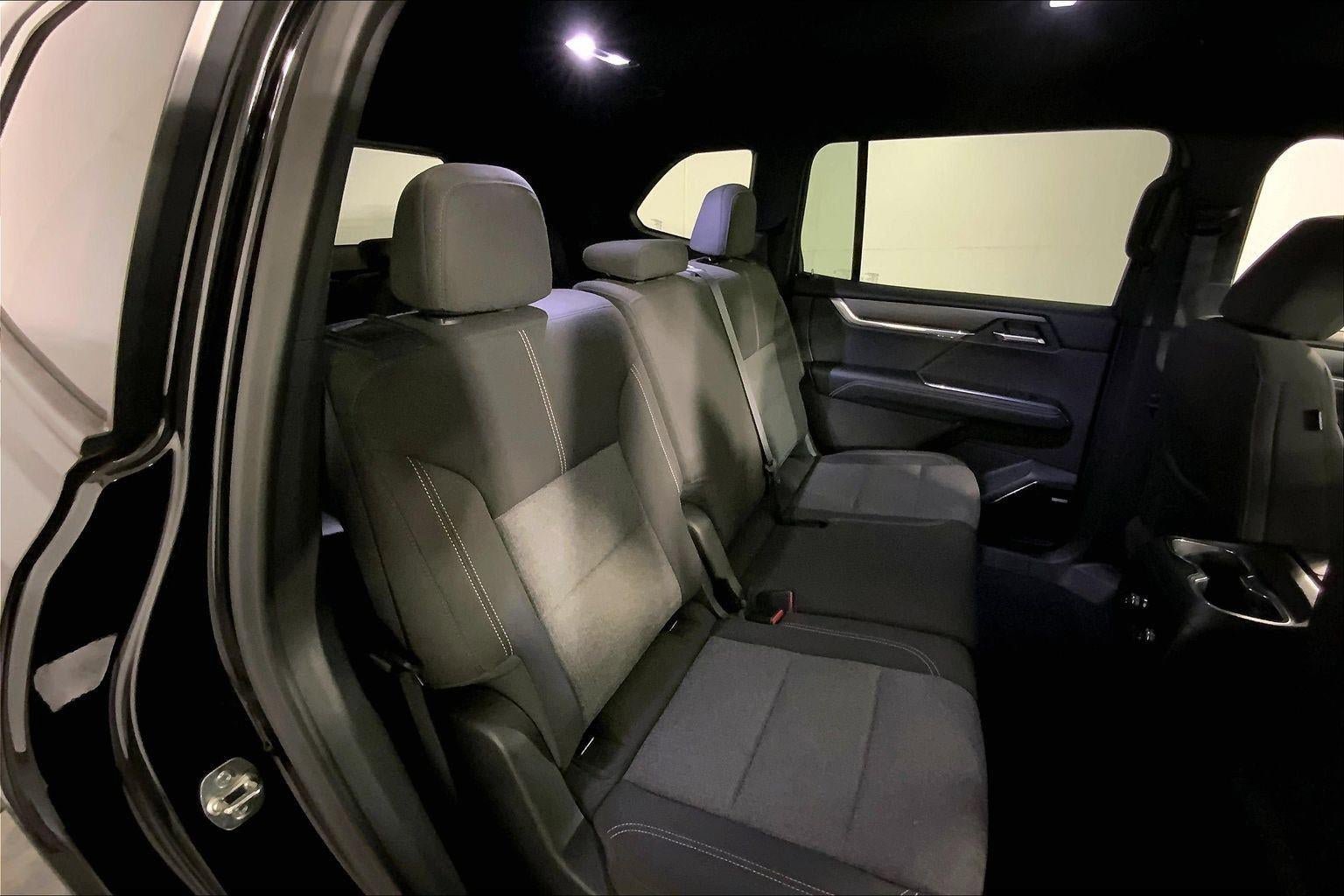 Used 2025 GMC Acadia Elevation AWD/4WD image 23