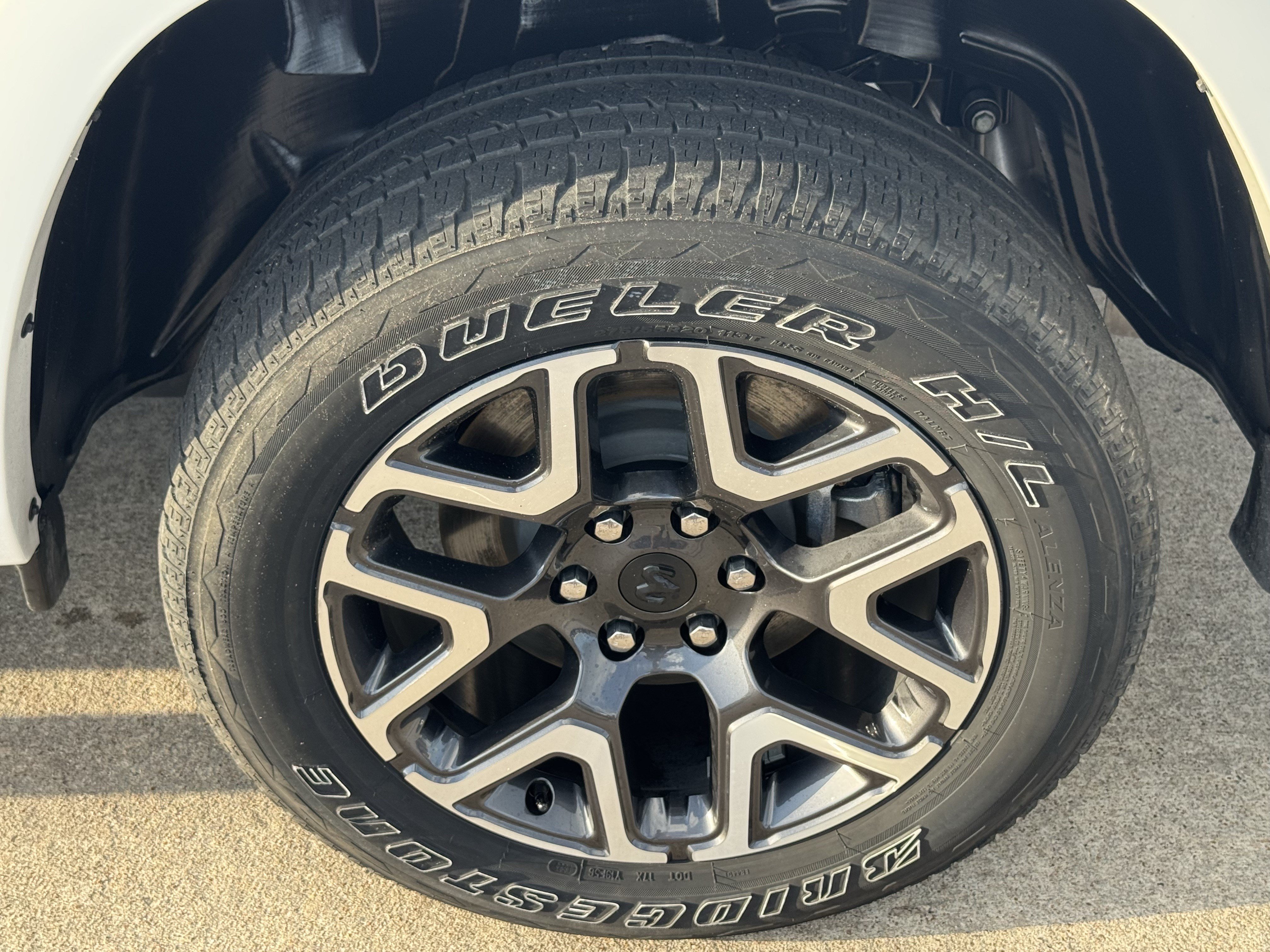 Used 2025 RAM 1500 Laramie w/ Sport Appearance Package AWD/4WD image 9
