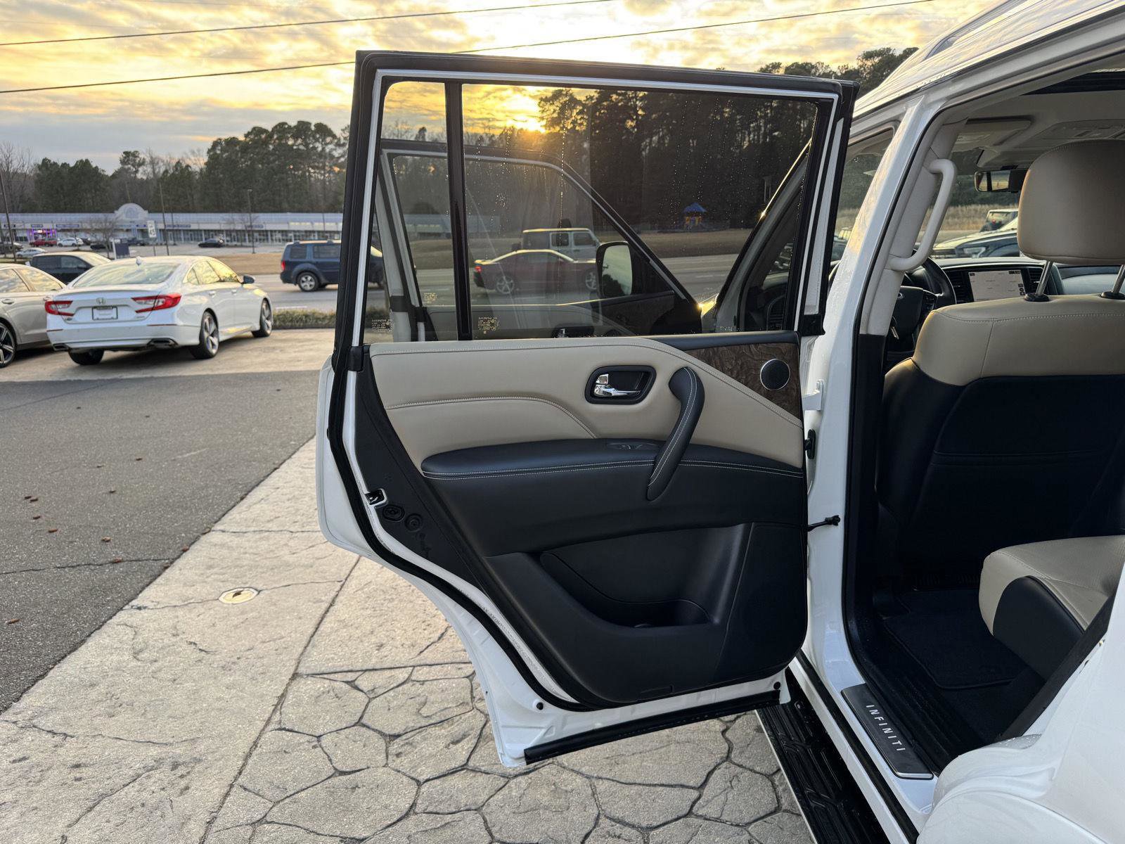 Used 2021 INFINITI QX80 Premium Select w/ All-Season Package image 9