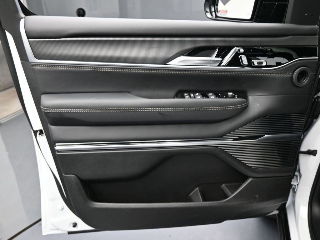 New 2026 Jeep Grand Wagoneer Summit image 12