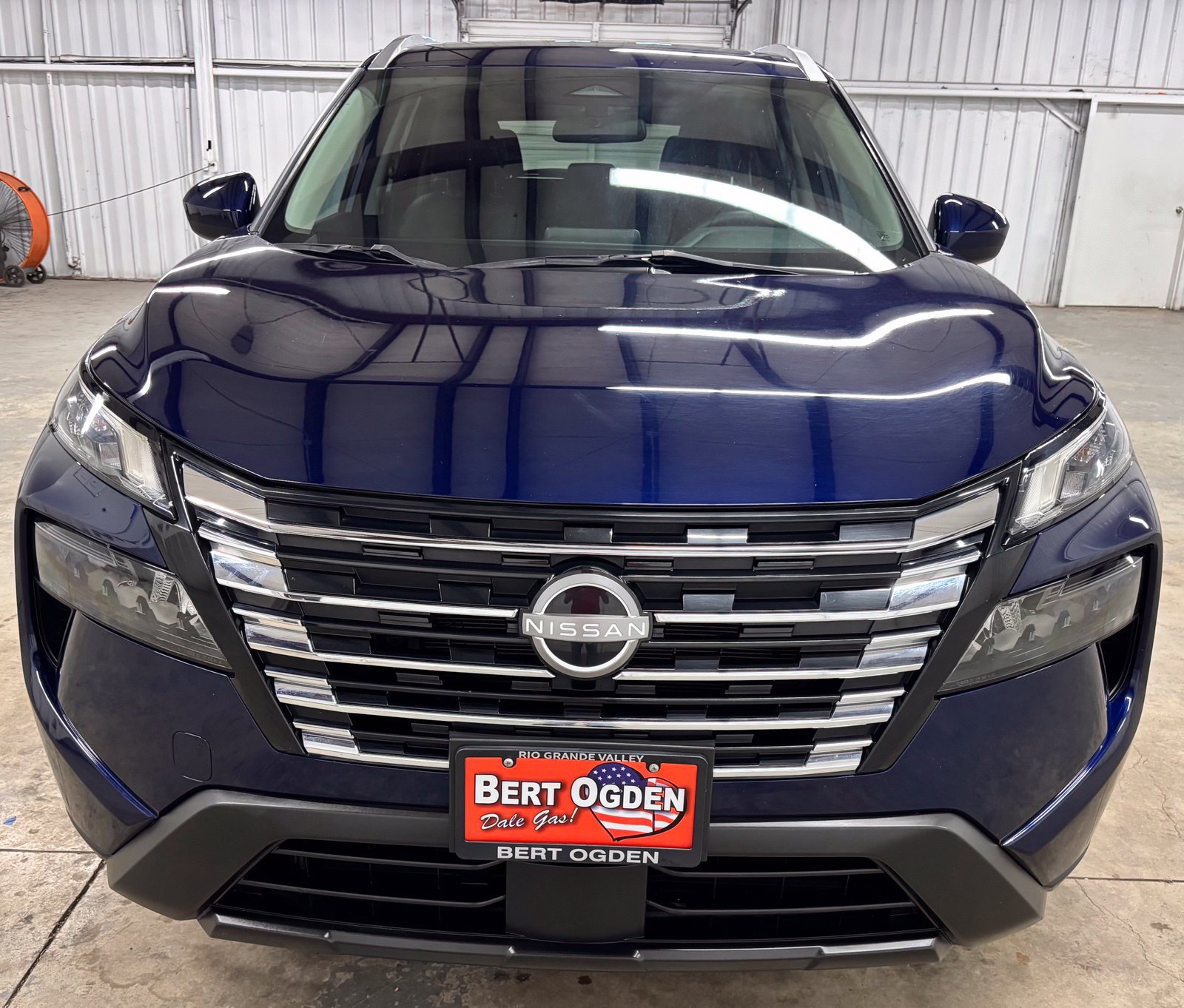 Used 2024 Nissan Rogue SV w/ SV Premium Package FWD image 2