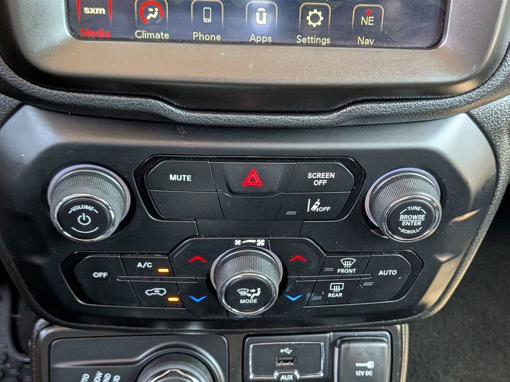 Used 2023 Jeep Renegade Latitude AWD/4WD image 18