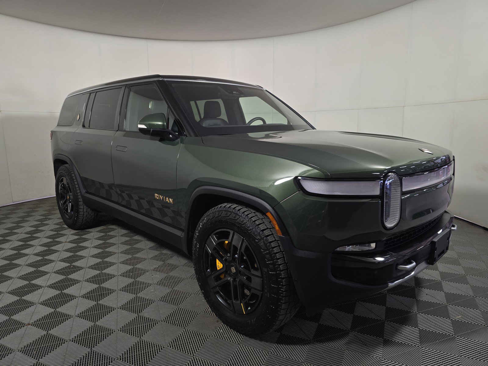Used 2023 Rivian R1S Adventure image 7