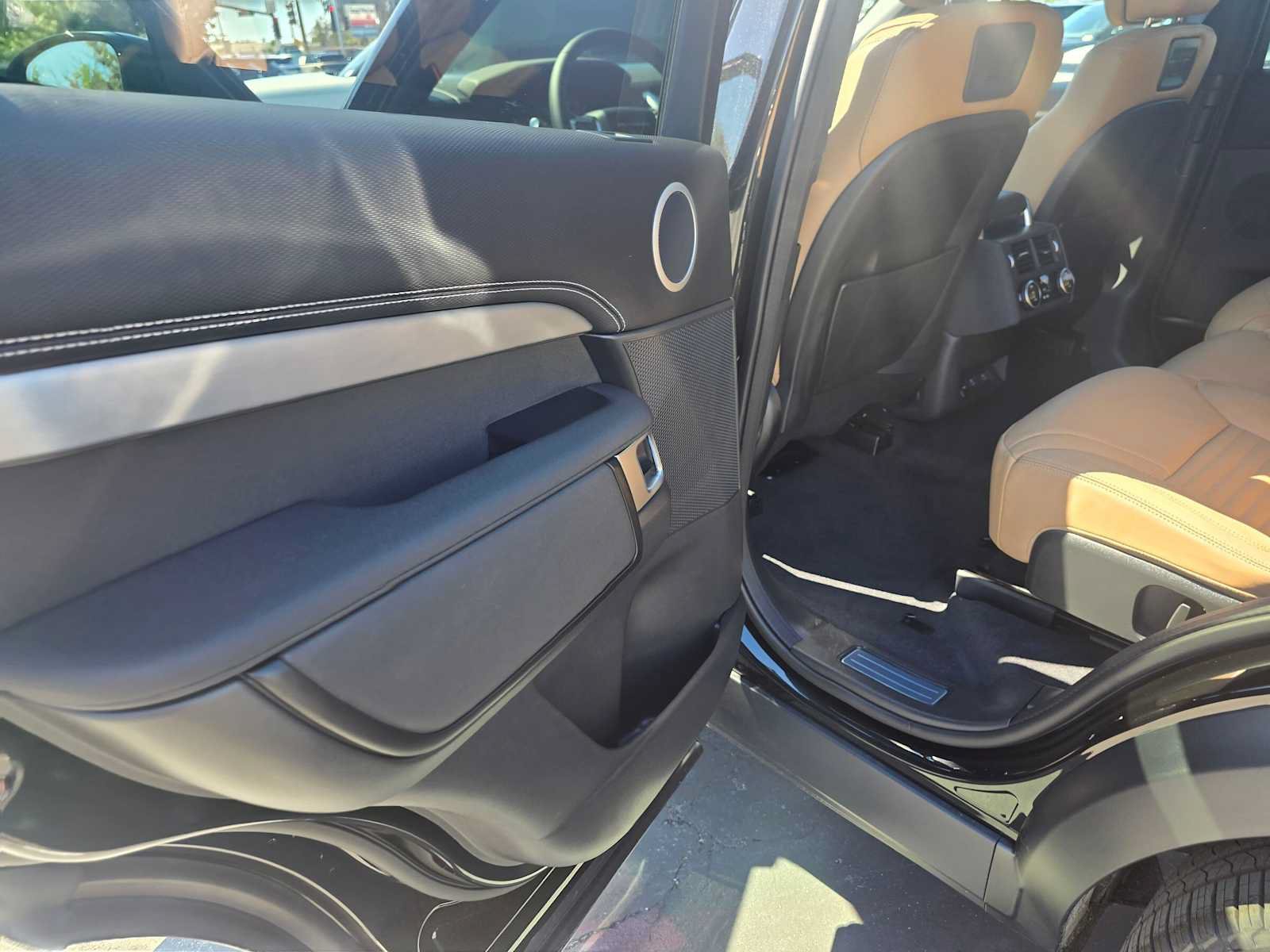 New 2026 Land Rover Discovery Dynamic SE AWD/4WD image 16