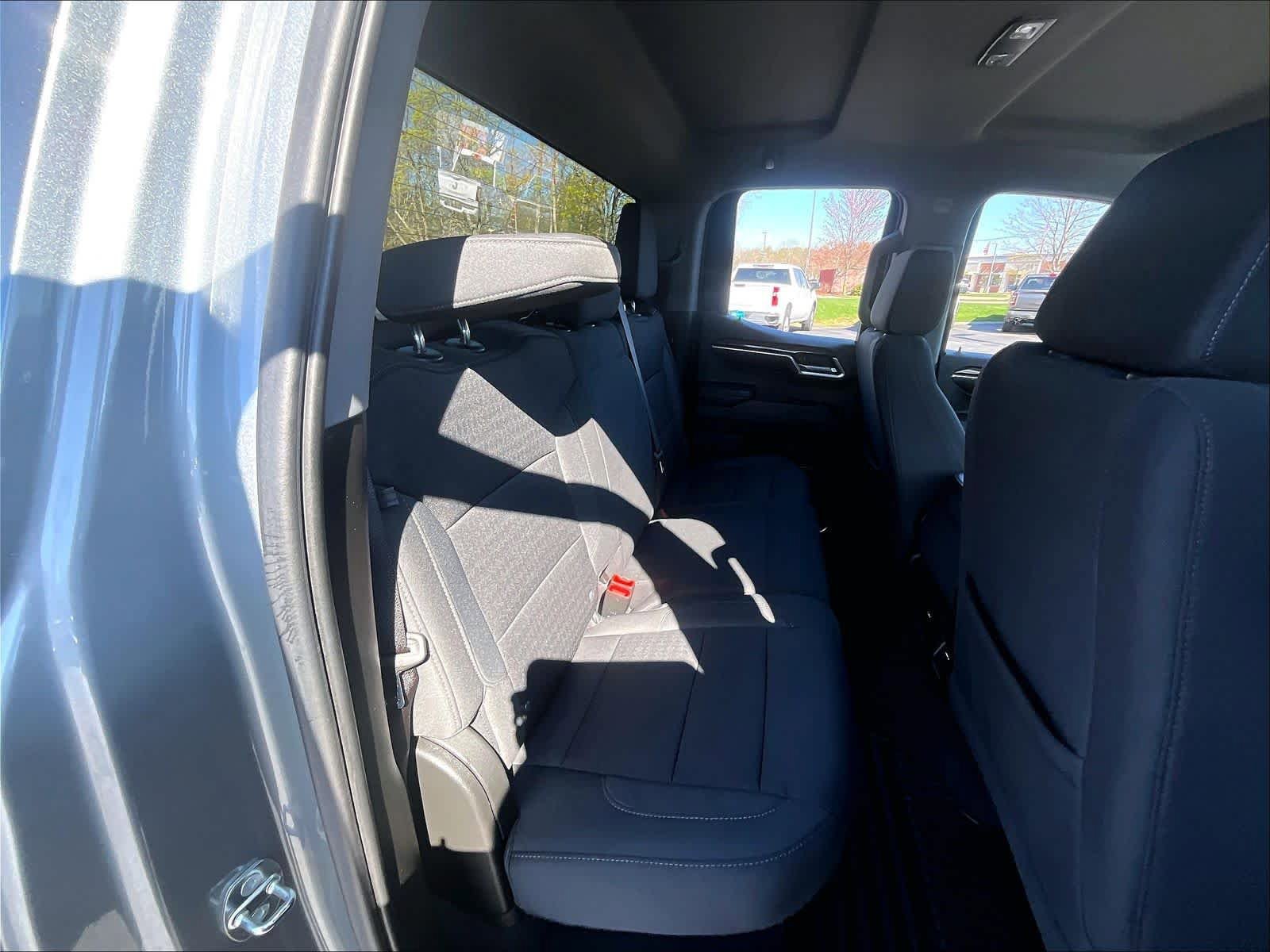 Used 2023 Chevrolet Silverado 1500 LT AWD/4WD image 15