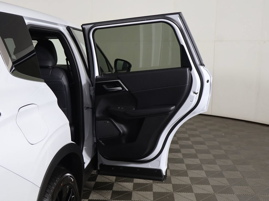 New 2026 Mitsubishi Outlander LE AWD/4WD image 24