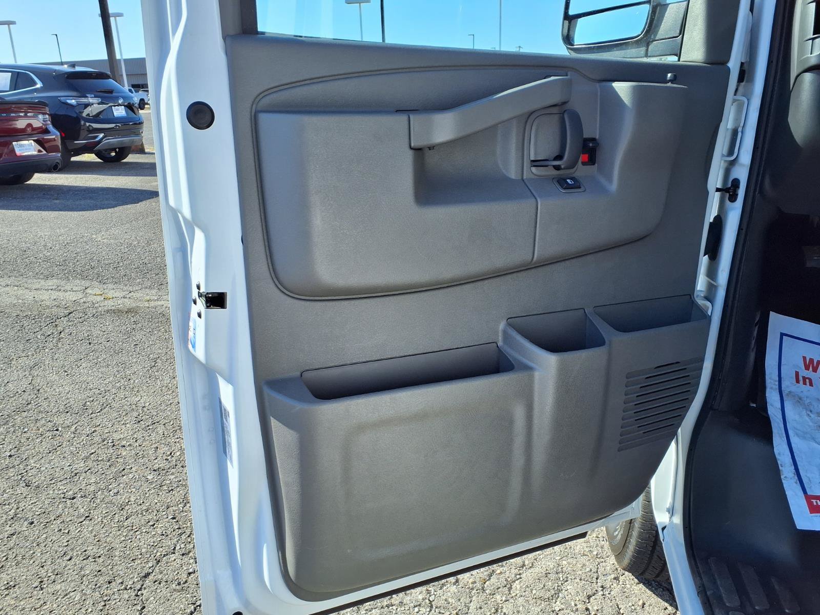 Used 2026 GMC Savana 3500 LT w/ LT Preferred Equipment Group RWD image 15