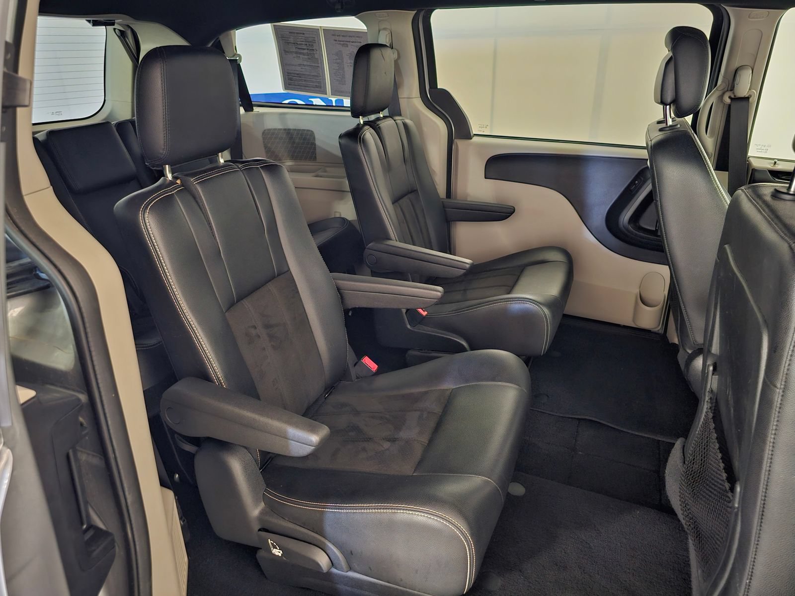 Used 2019 Dodge Grand Caravan SXT FWD image 24