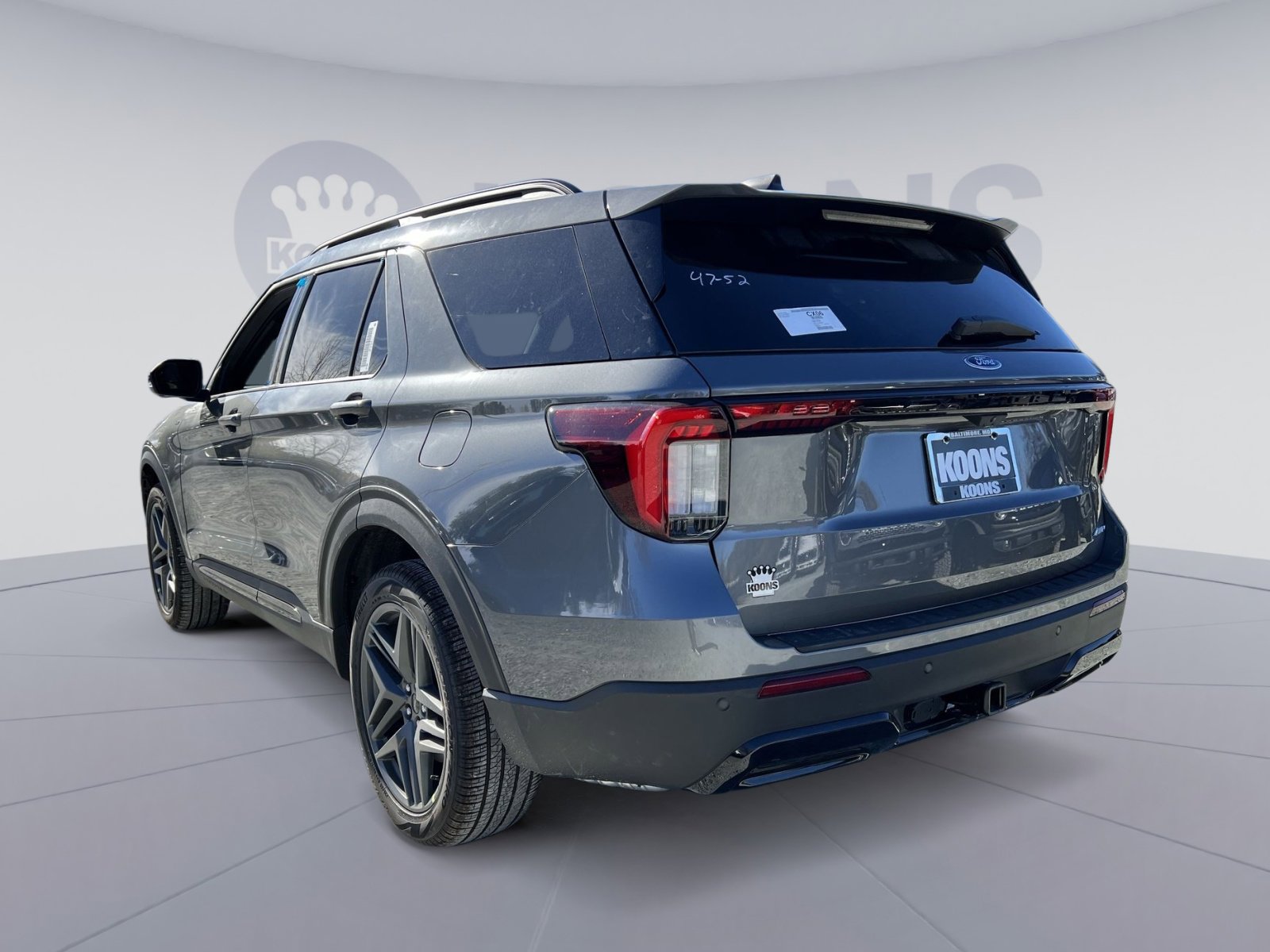 New 2026 Ford Explorer ST-Line w/ ST-Line Street Pack image 4