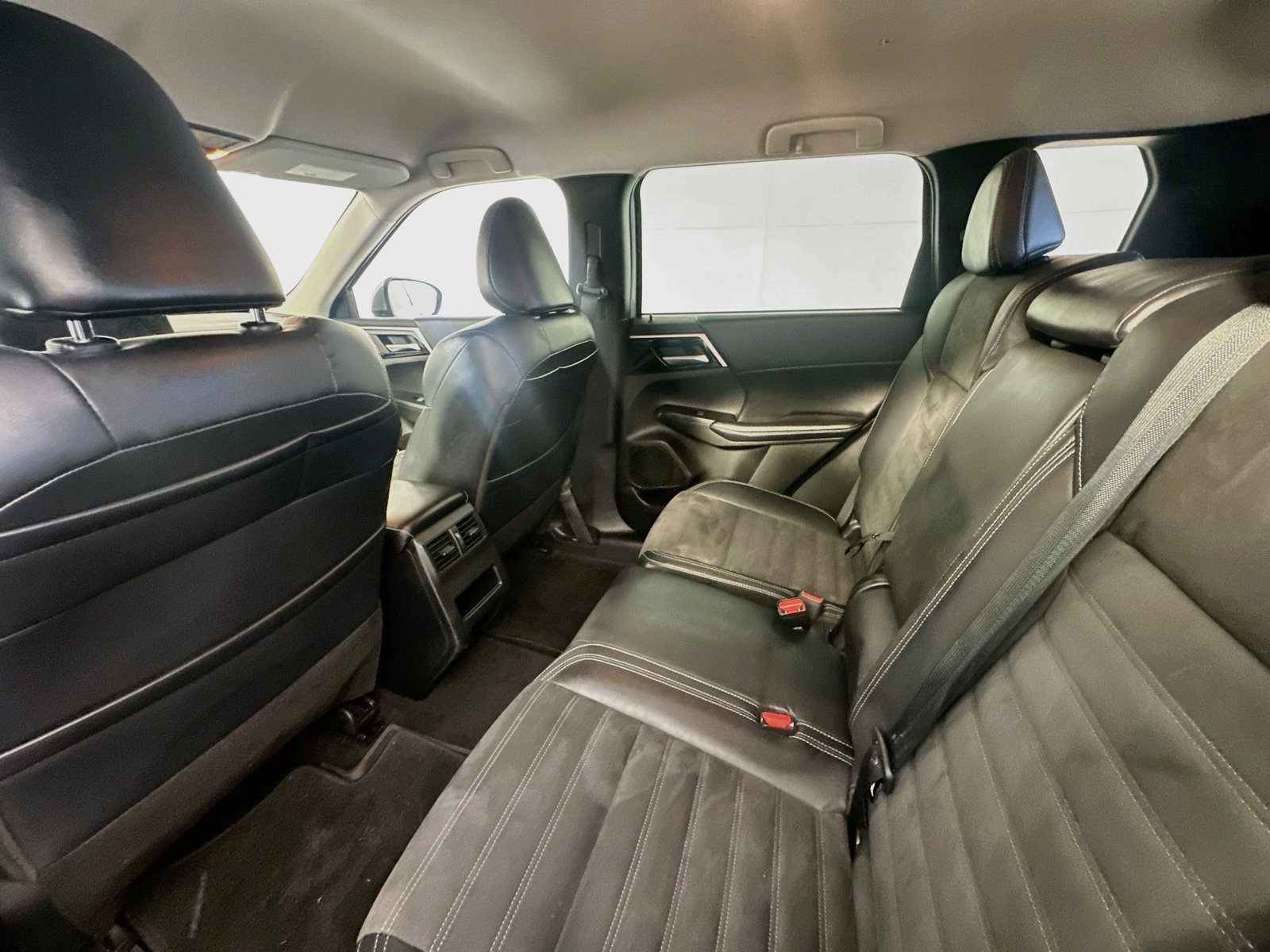 Used 2022 Mitsubishi Outlander SE AWD/4WD image 23