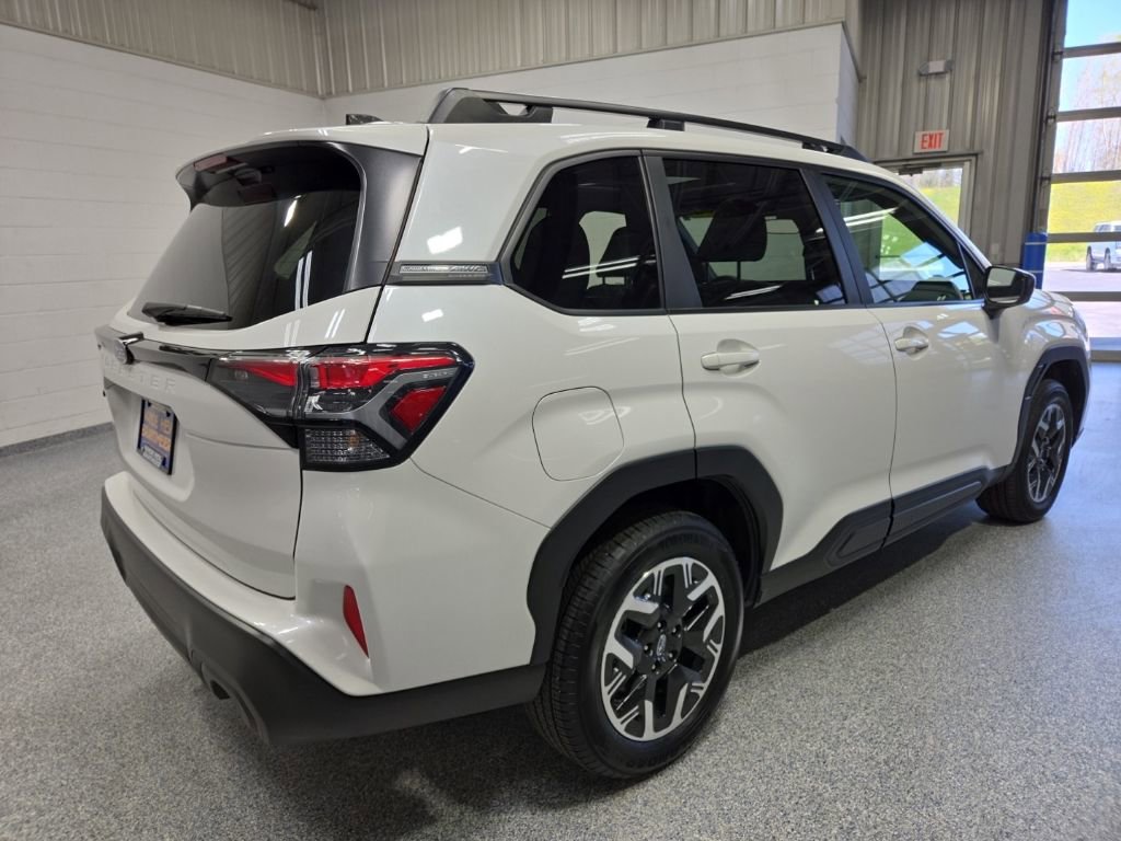 Used 2025 Subaru Forester Premium AWD/4WD image 7