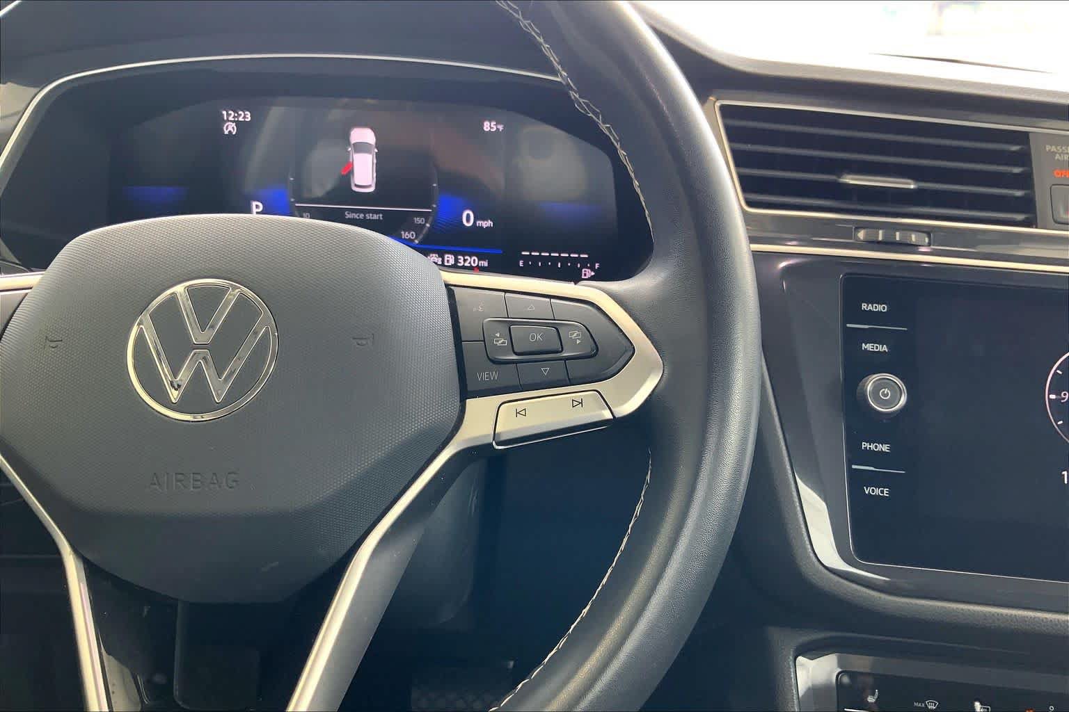 Used 2024 Volkswagen Tiguan SE FWD image 25