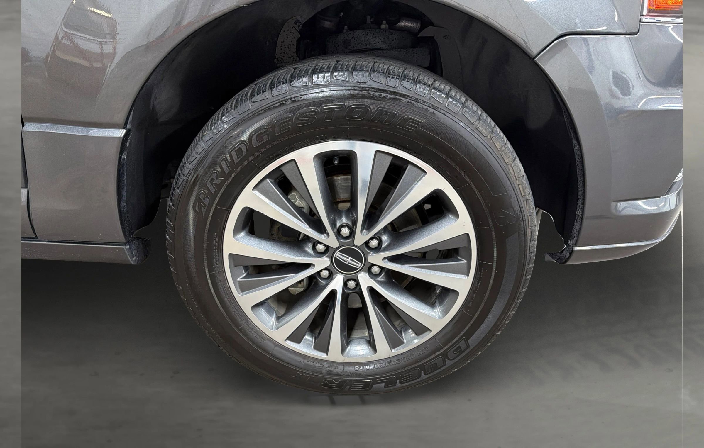 Used 2016 Lincoln Navigator L Select RWD image 18