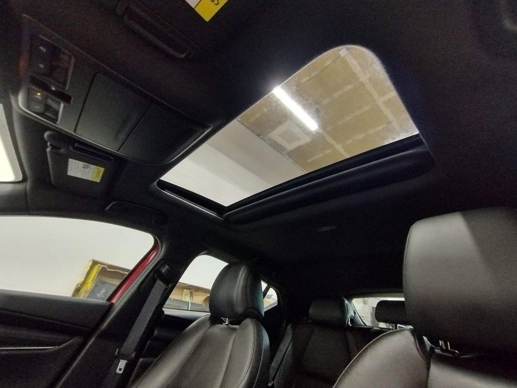 Used 2021 MAZDA MAZDA3 Hatchback w/Premium Plus Pkg image 24