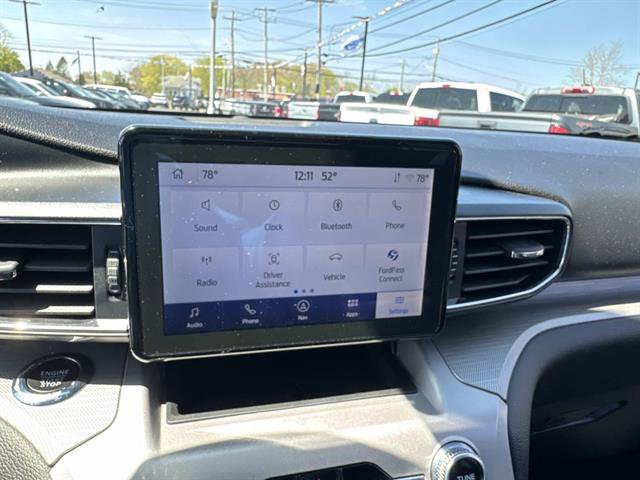 Used 2023 Ford Explorer XLT w/ Equipment Group 202A AWD/4WD image 16