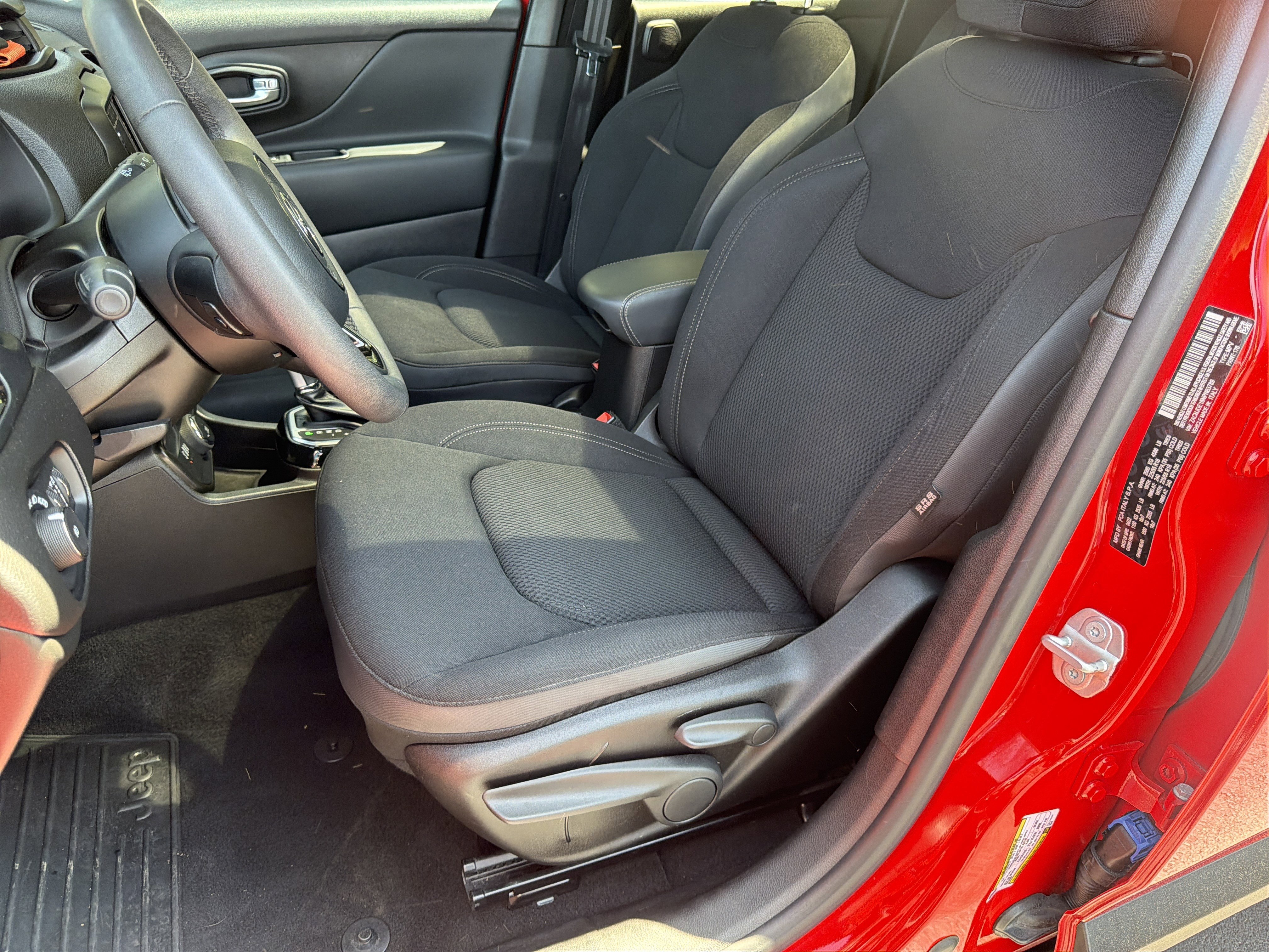 Used 2022 Jeep Renegade Altitude w/ Sun/Sound Group AWD/4WD image 11