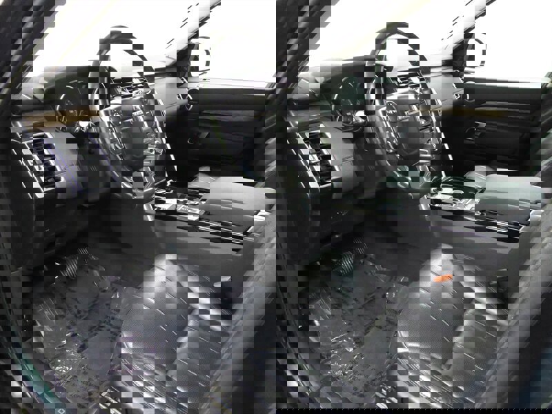 Used 2017 Land Rover Discovery HSE image 19