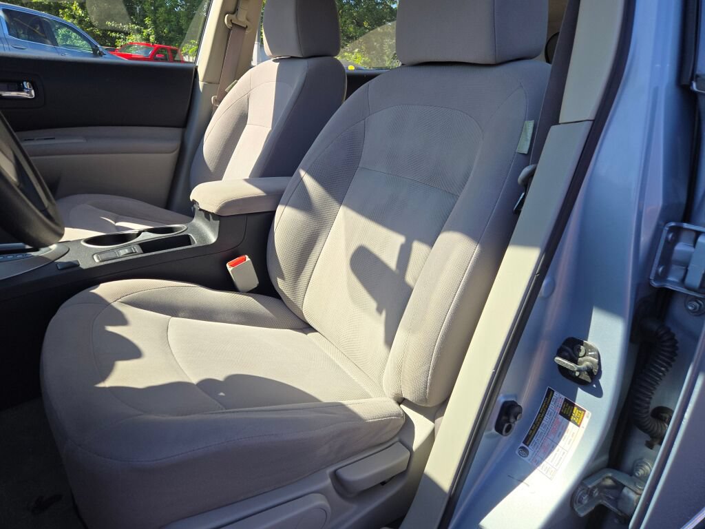 Used 2014 Nissan Rogue S FWD image 28