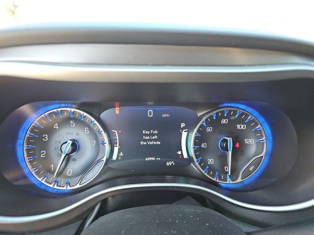 Used 2024 Chrysler Pacifica Touring-L image 17