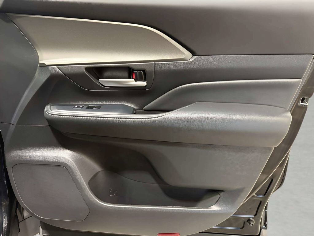 Used 2025 Toyota Grand Highlander AWD image 29