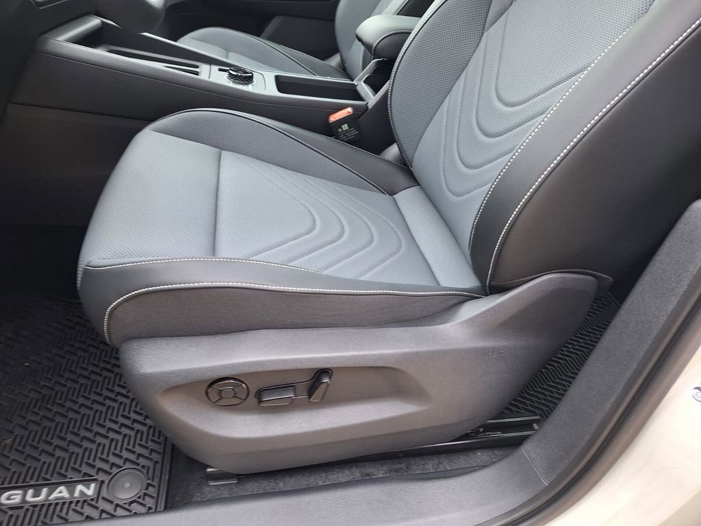 New 2026 Volkswagen Tiguan SE R-Line image 10