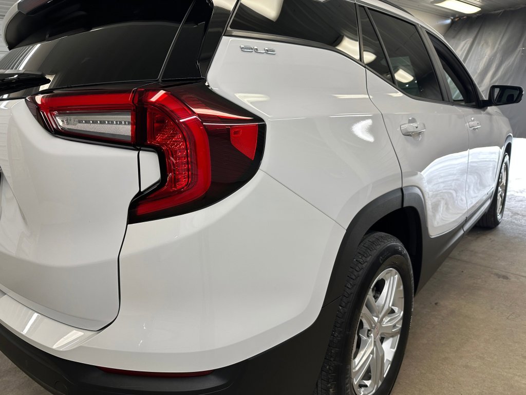 Used 2022 GMC Terrain SLE w/ Driver Convenience Package image 26