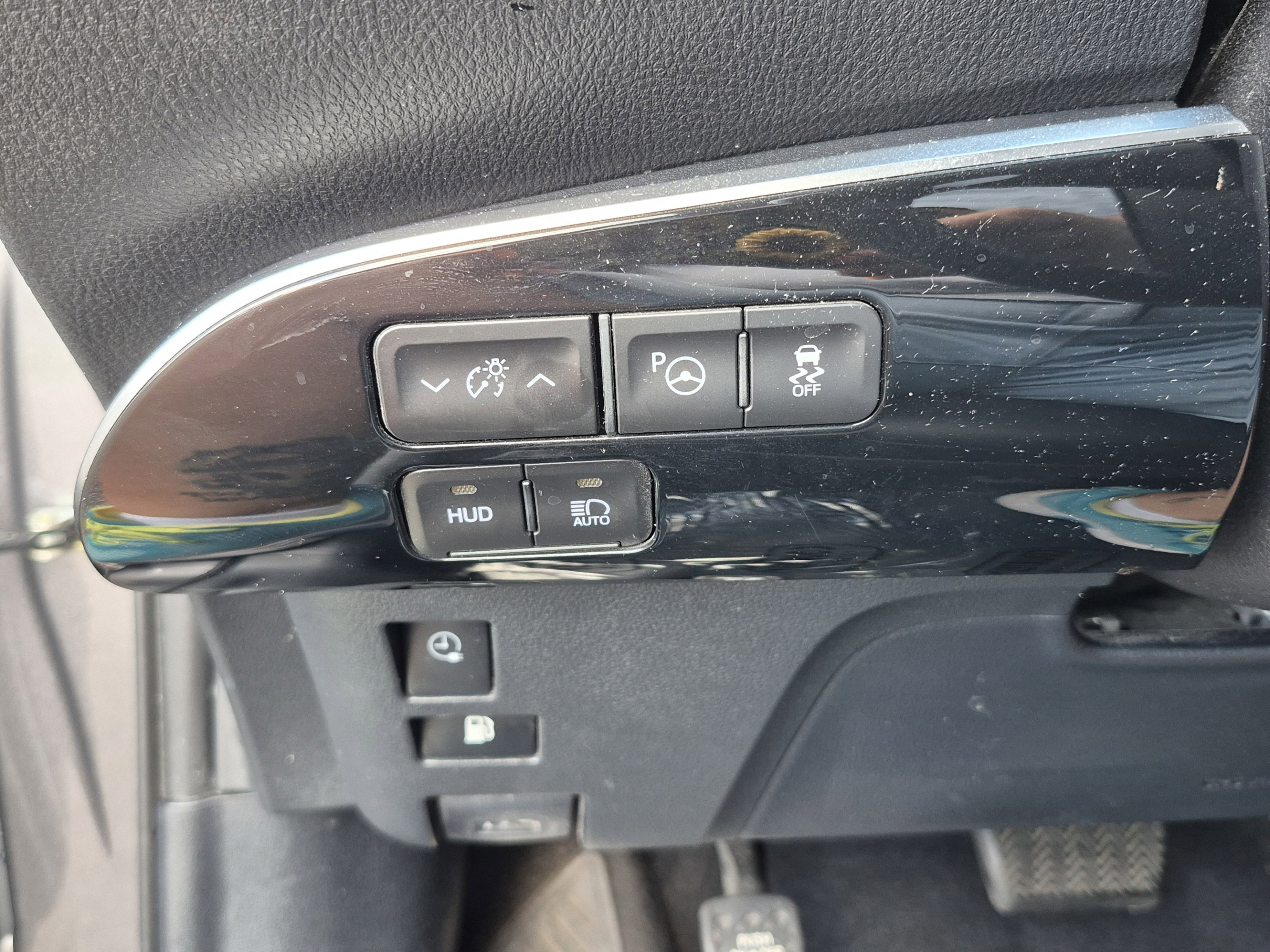 Used 2022 Toyota Prius Prime Limited FWD image 29