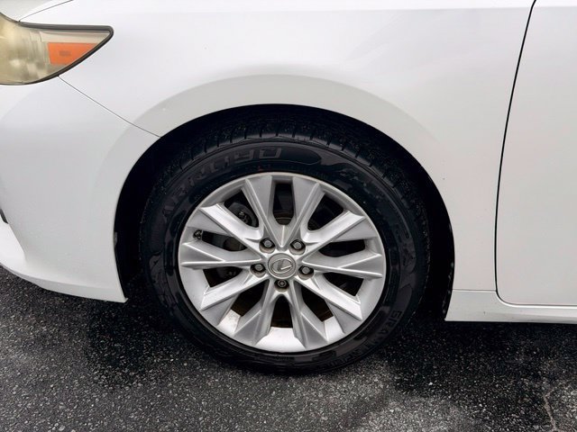 Used 2013 Lexus ES 300h w/ Luxury Pkg FWD image 32