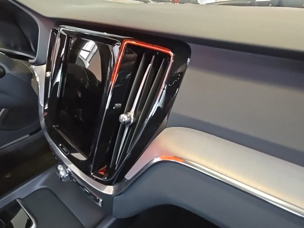 New 2024 Volvo S60 B5 Core w/ Climate Package image 20