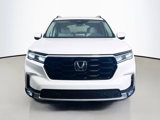 Used 2025 Honda Pilot Touring image 2