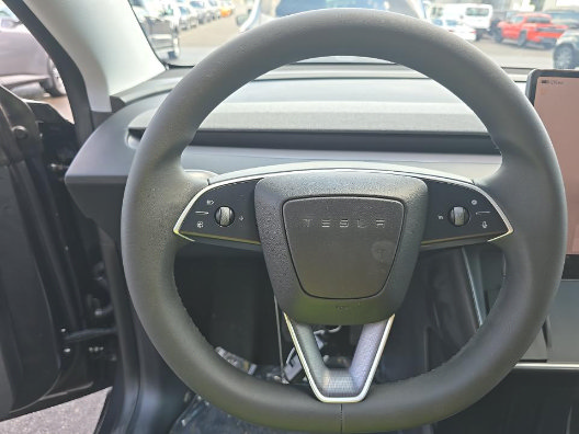 Used 2026 Tesla Model Y 2WD image 8