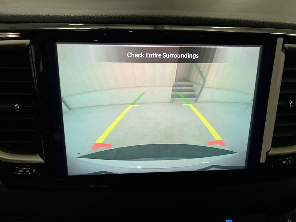 Used 2025 Chrysler Pacifica Select image 15