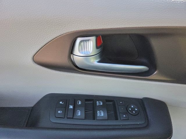 Used 2018 Chrysler Pacifica Touring-L FWD image 14