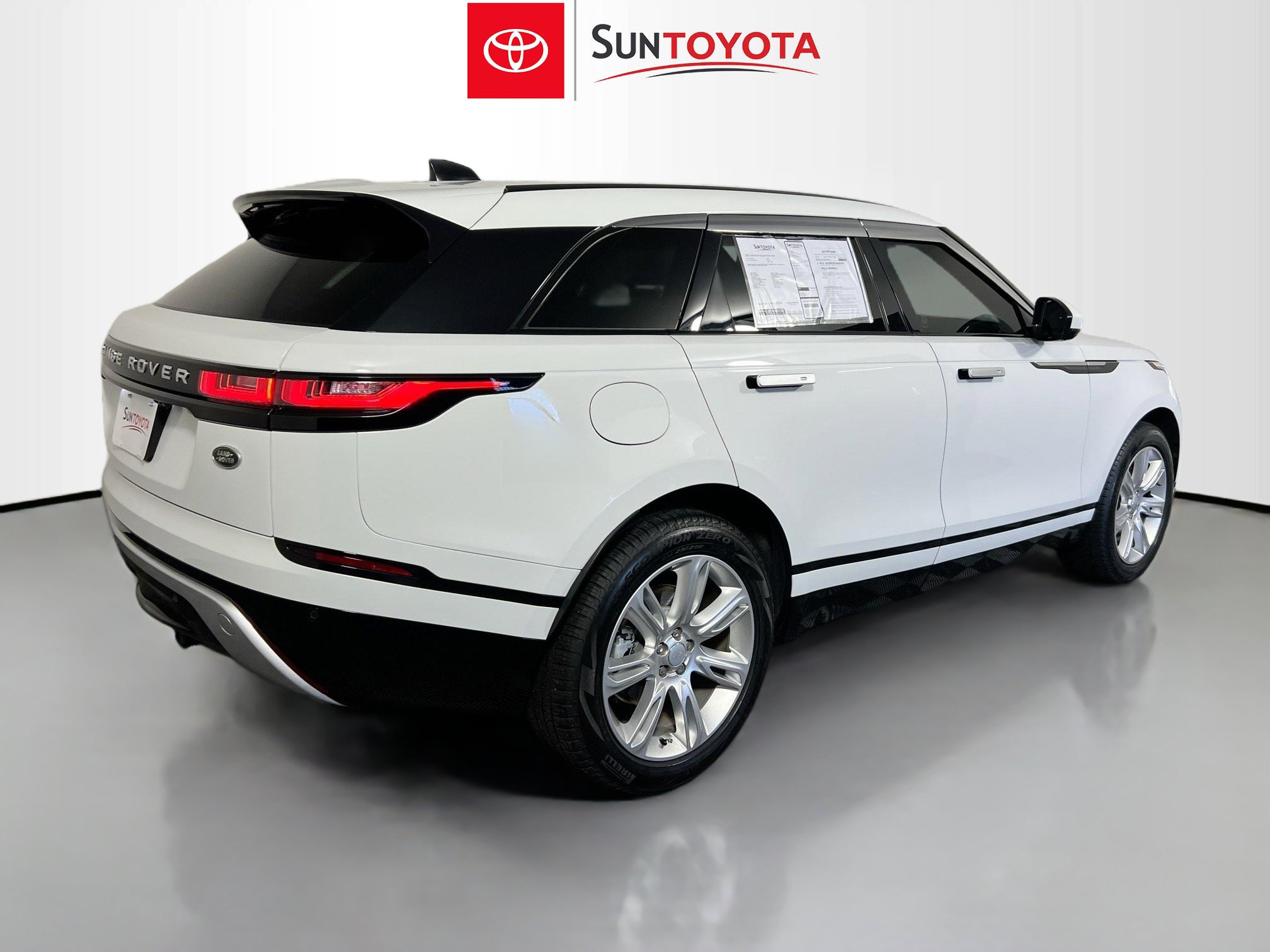 Used 2023 Land Rover Range Rover Velar S image 4