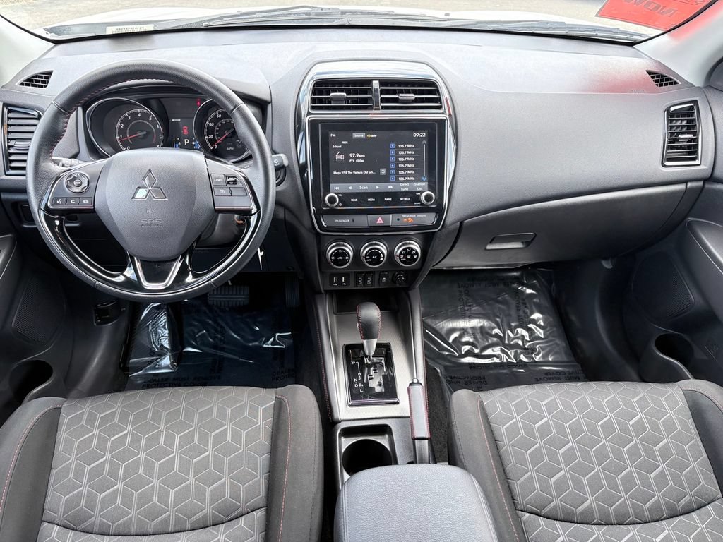 Used 2025 Mitsubishi Outlander Sport LE AWD/4WD image 9