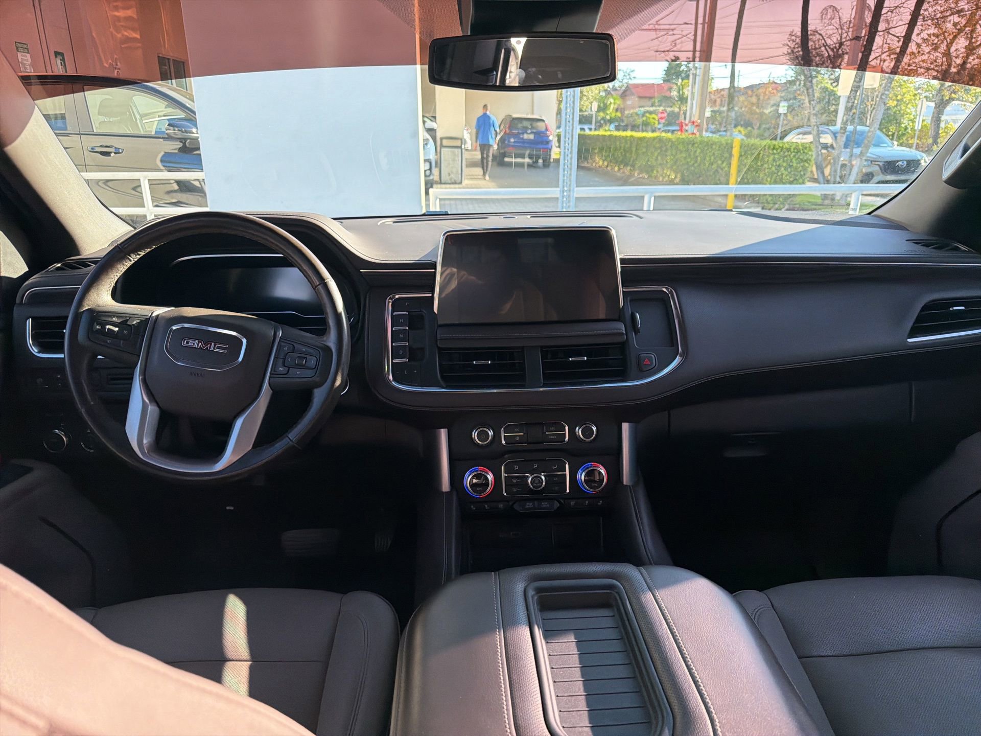 Used 2023 GMC Yukon SLT image 13