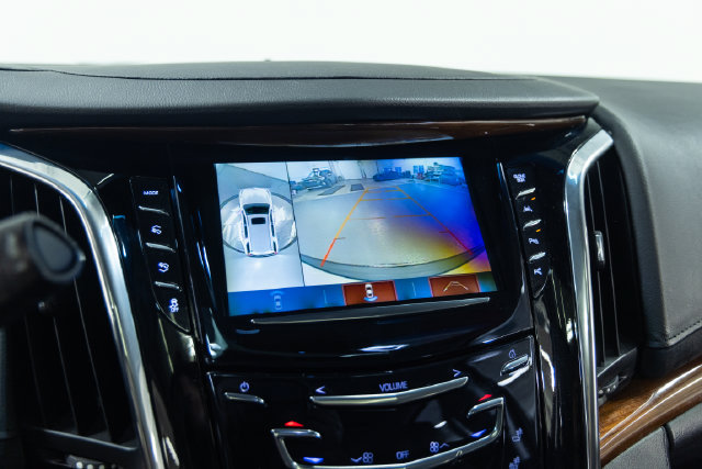 Used 2018 Cadillac Escalade Premium Luxury AWD/4WD image 18
