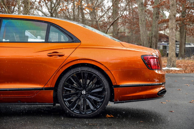 Used 2024 Bentley Flying Spur W12 image 5