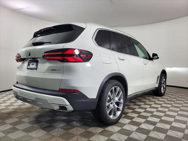 Used 2025 BMW X5 xDrive40i w/ Parking Assistance Package AWD/4WD image 10