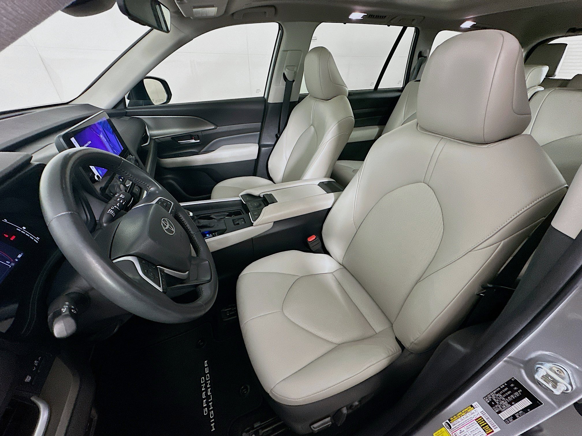 Used 2024 Toyota Grand Highlander XLE image 13