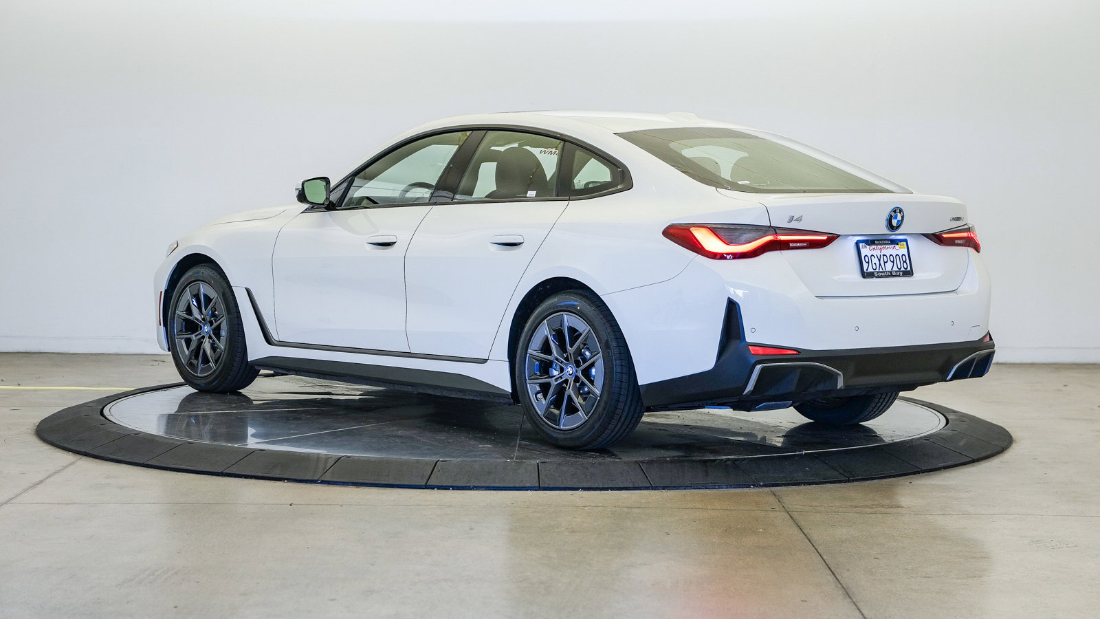 Used 2023 BMW i4 eDrive35 w/ Premium Package RWD image 2