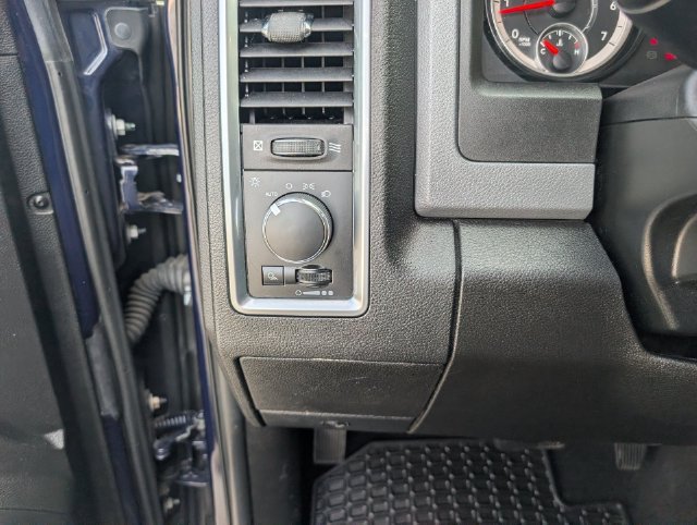 Used 2019 RAM 1500 Classic SLT AWD/4WD image 11