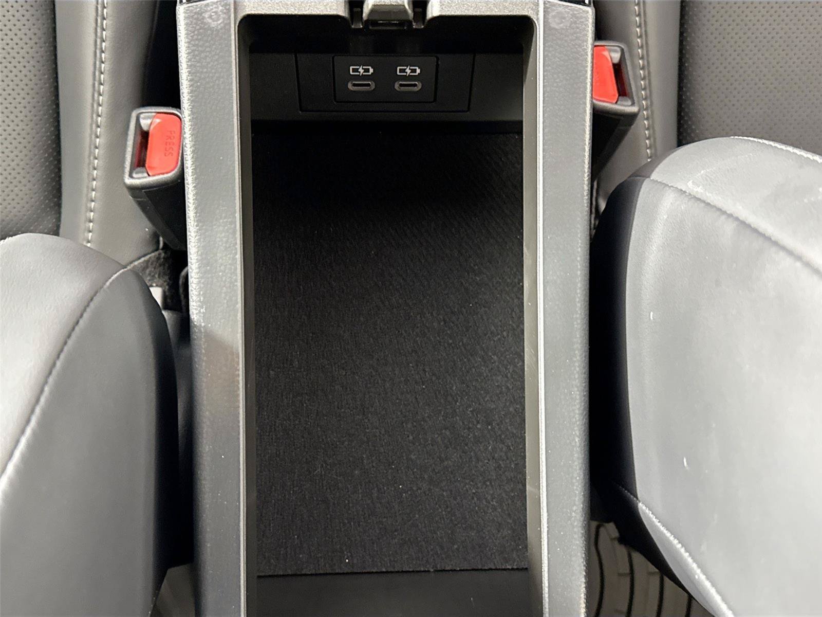 Certified 2025 Toyota Prius XLE FWD image 33