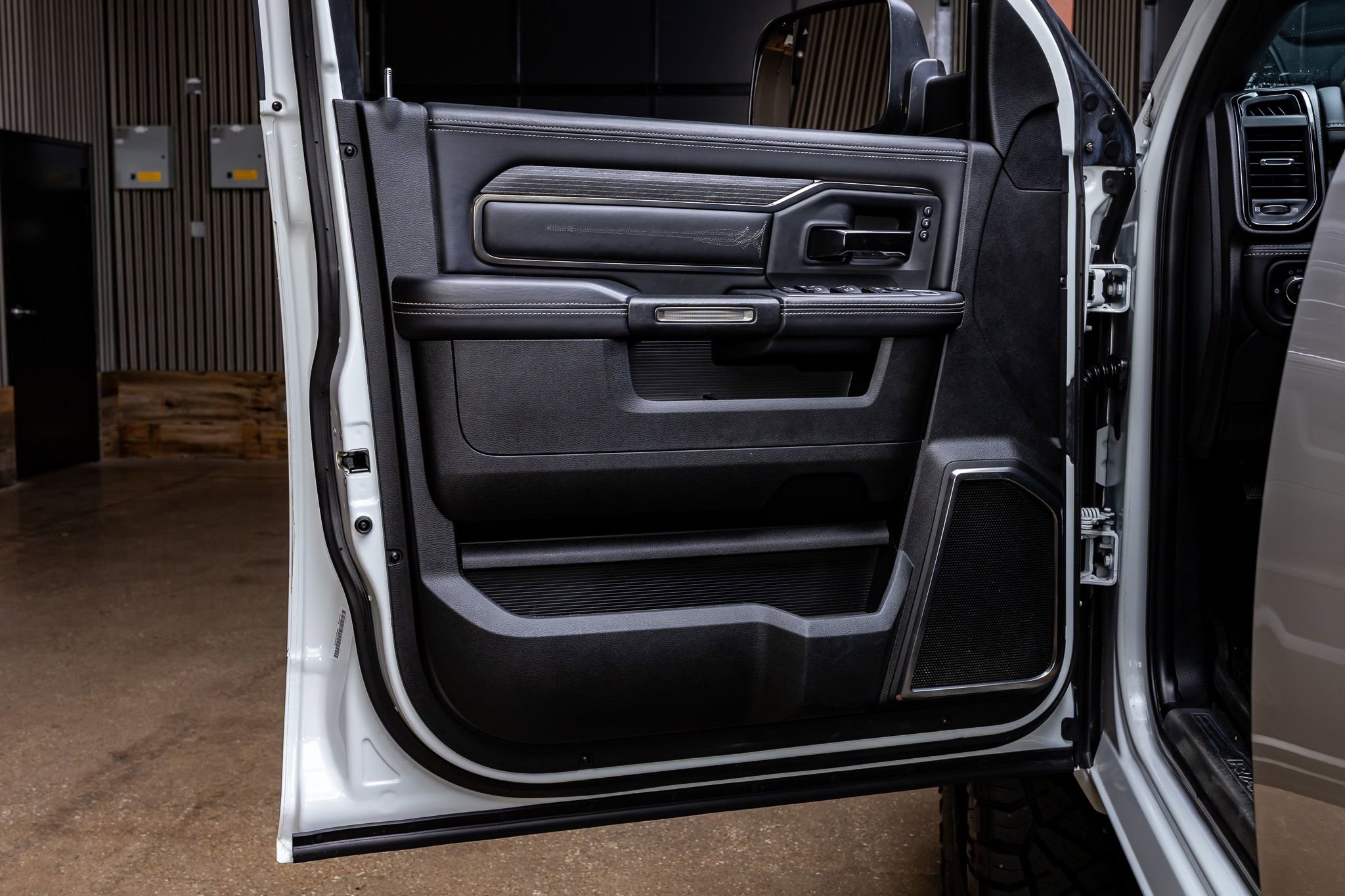 Used 2022 RAM 2500 Limited w/ Night Edition AWD/4WD image 35