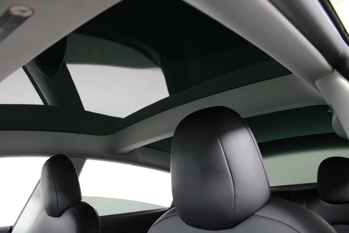 Used 2021 Tesla Model 3 Standard Range Plus image 9