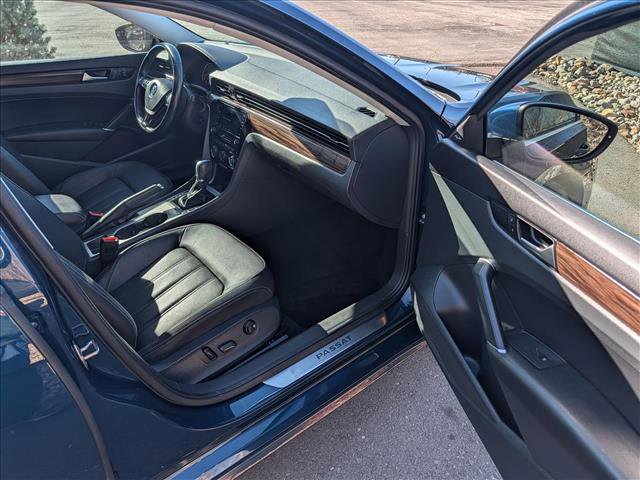 Used 2020 Volkswagen Passat 2.0T SEL image 11