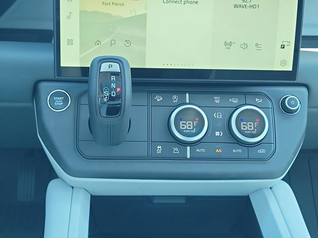 New 2026 Land Rover Defender 110 X-Dynamic SE AWD/4WD image 19