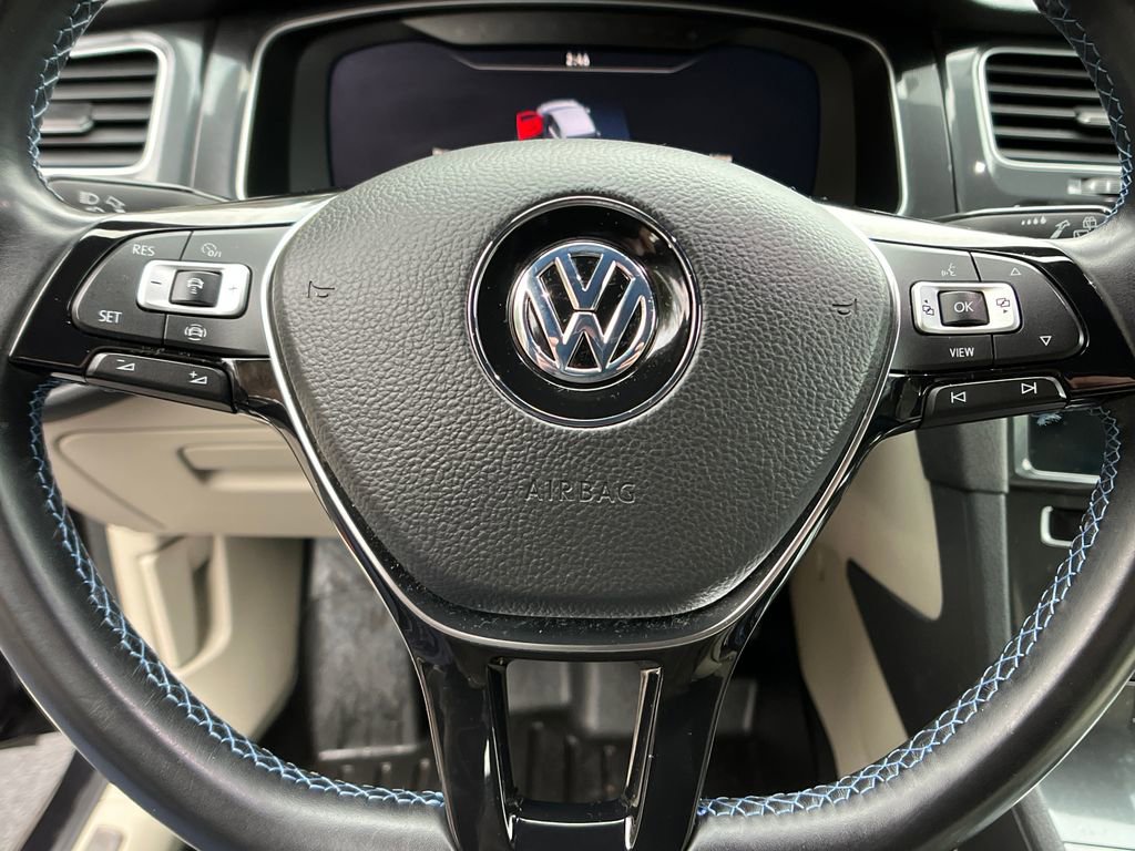Used 2019 Volkswagen e-Golf SEL Premium image 14