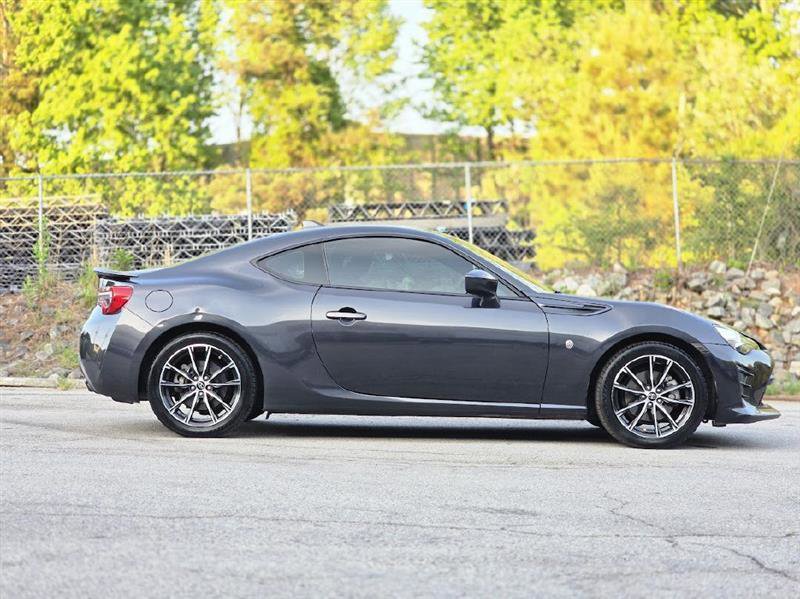 Used 2017 Toyota 86 RWD image 9